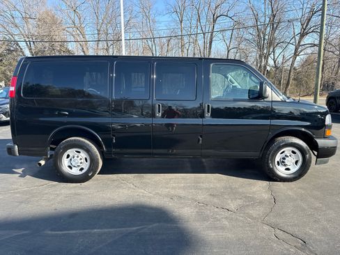 Used 2018 Chevrolet Express 2500 LS w/ Driver Convenience Package image 2