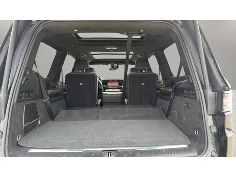 Used 2022 Jeep Grand Wagoneer Series III AWD/4WD image 17