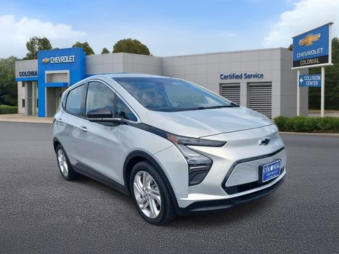 Used 2023 Chevrolet Bolt LT FWD image 2