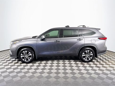 Used 2022 Toyota Highlander XLE image 5
