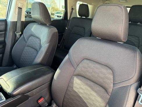 Used 2024 Nissan Pathfinder SV image 19