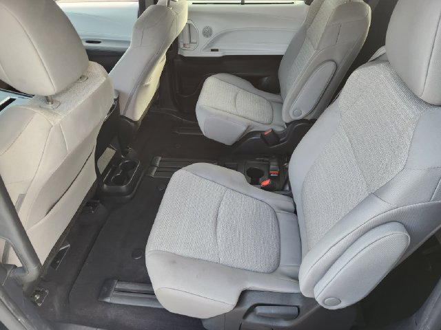 Certified 2025 Toyota Sienna LE FWD image 24