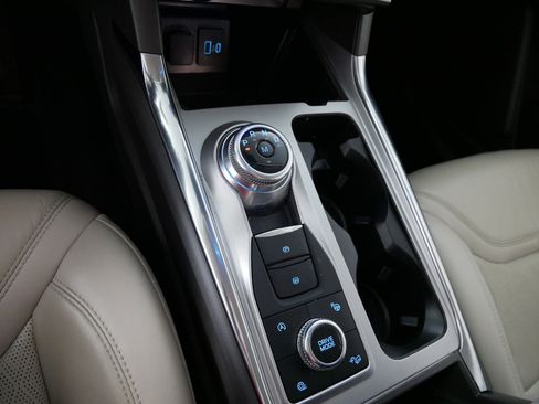 Used 2020 Ford Explorer Platinum image 24