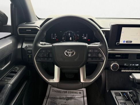 Used 2025 Toyota 4Runner SR5 image 12