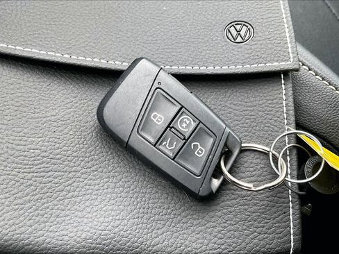 Used 2022 Volkswagen Tiguan SE w/ Panoramic Sunroof Package image 15