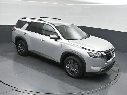 Used 2024 Nissan Pathfinder SV AWD/4WD image 31