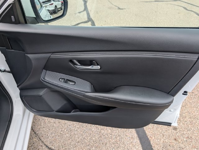 Used 2025 Nissan Sentra SV FWD image 5