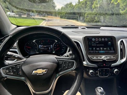 Used 2018 Chevrolet Equinox Premier FWD image 11
