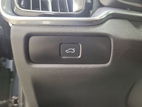 Certified 2024 Volvo S60 B5 Core image 32