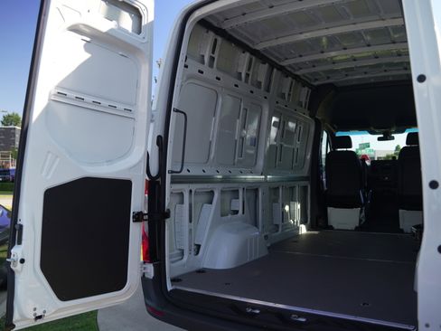 New 2025 Mercedes-Benz Sprinter 2500 image 17