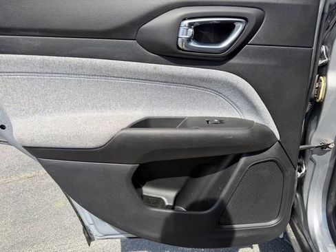 Used 2022 Jeep Compass Latitude image 26