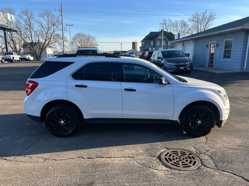Used 2017 Chevrolet Equinox LT w/ Convenience Package image 2