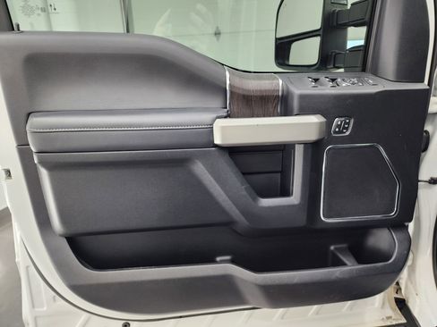 Used 2020 Ford F250 Lariat image 44