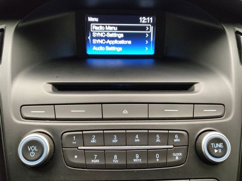 Used 2016 Ford Focus SE w/ SE Cold Weather Package FWD image 25