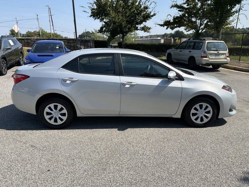Used 2019 Toyota Corolla L FWD image 8