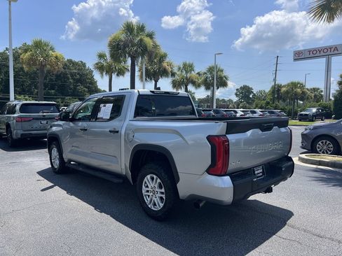 Used 2022 Toyota Tundra SR5 w/ SR5 Convenience Package AWD/4WD image 8