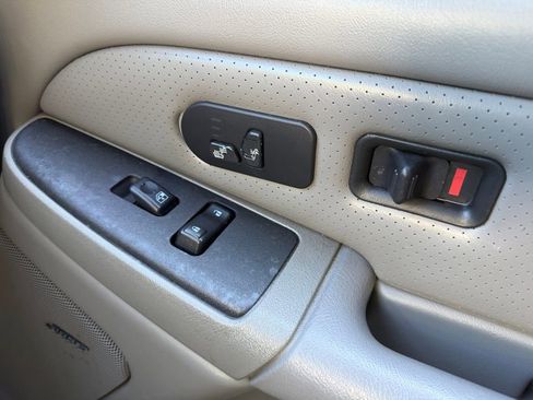 Used 2004 Cadillac Escalade EXT AWD/4WD image 24