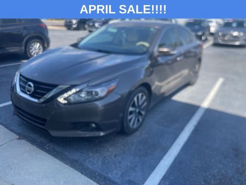 Used 2017 Nissan Altima 2.5 SL w/ 2.5 Technology Package FWD image 1