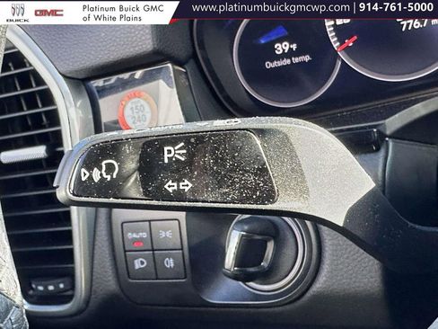 Used 2023 Porsche Cayenne Platinum Edition image 36