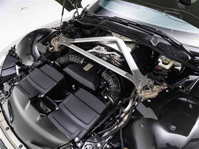 Used 2023 Aston Martin V8 Vantage Roadster RWD image 24