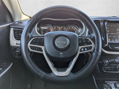 Used 2017 Jeep Cherokee Latitude AWD/4WD image 14