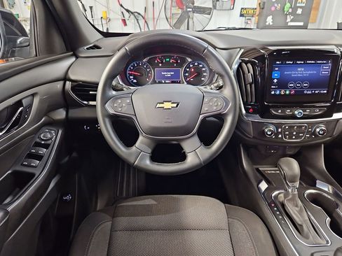 Used 2023 Chevrolet Traverse LT AWD/4WD image 17