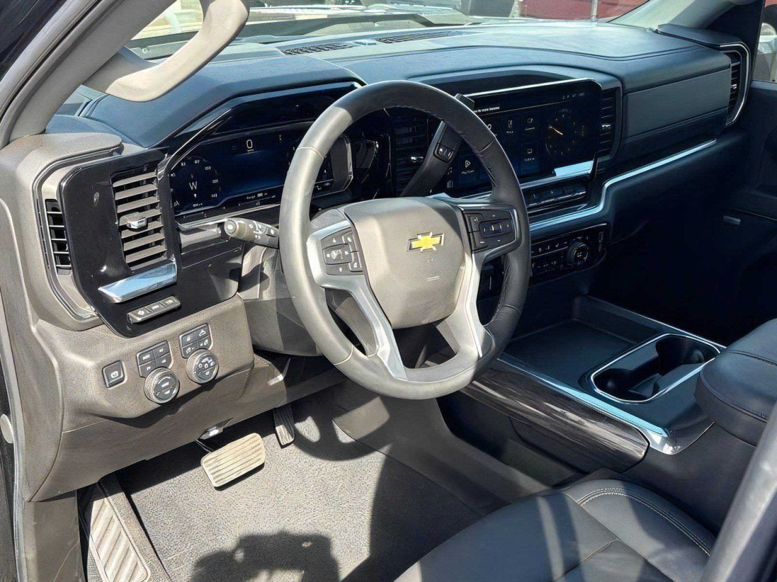 Used 2025 Chevrolet Silverado 2500 LTZ w/ LTZ Premium Package AWD/4WD image 19