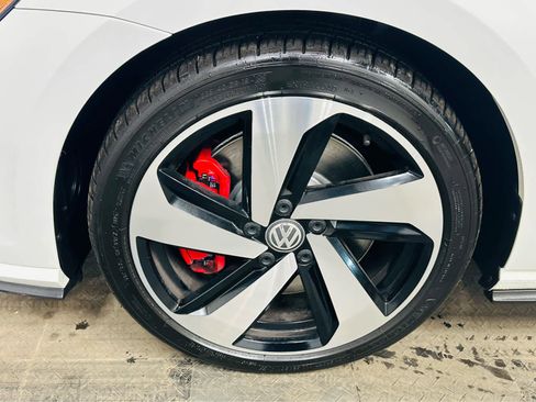 Used 2019 Volkswagen GTI SE w/ SE Experience Package image 30