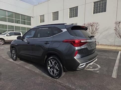 Used 2022 Kia Seltos EX image 6