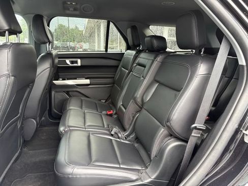 Used 2022 Ford Explorer XLT w/ Equipment Group 202A AWD/4WD image 17