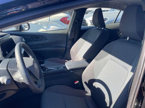 Used 2025 Toyota Prius LE image 35