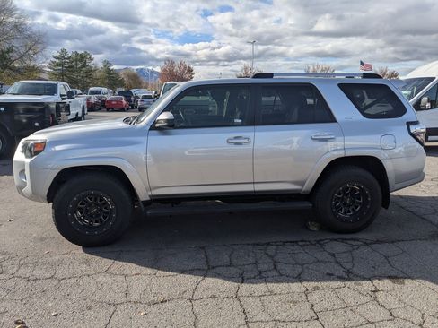 Used 2020 Toyota 4Runner SR5 image 9