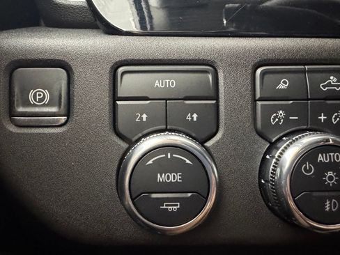 Used 2025 GMC Sierra 1500 SLT AWD/4WD image 26