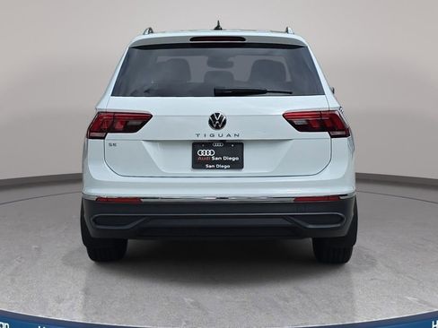 Used 2024 Volkswagen Tiguan SE w/ Panoramic Sunroof Package FWD image 7