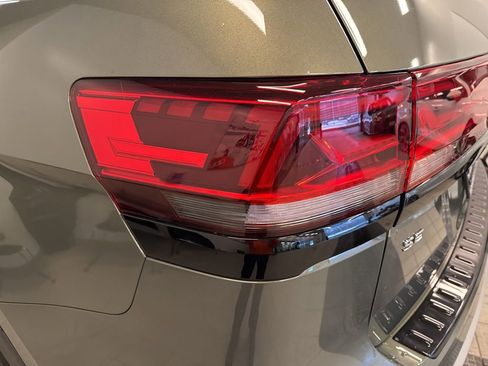 Used 2025 Volkswagen Atlas Peak Edition SE image 32