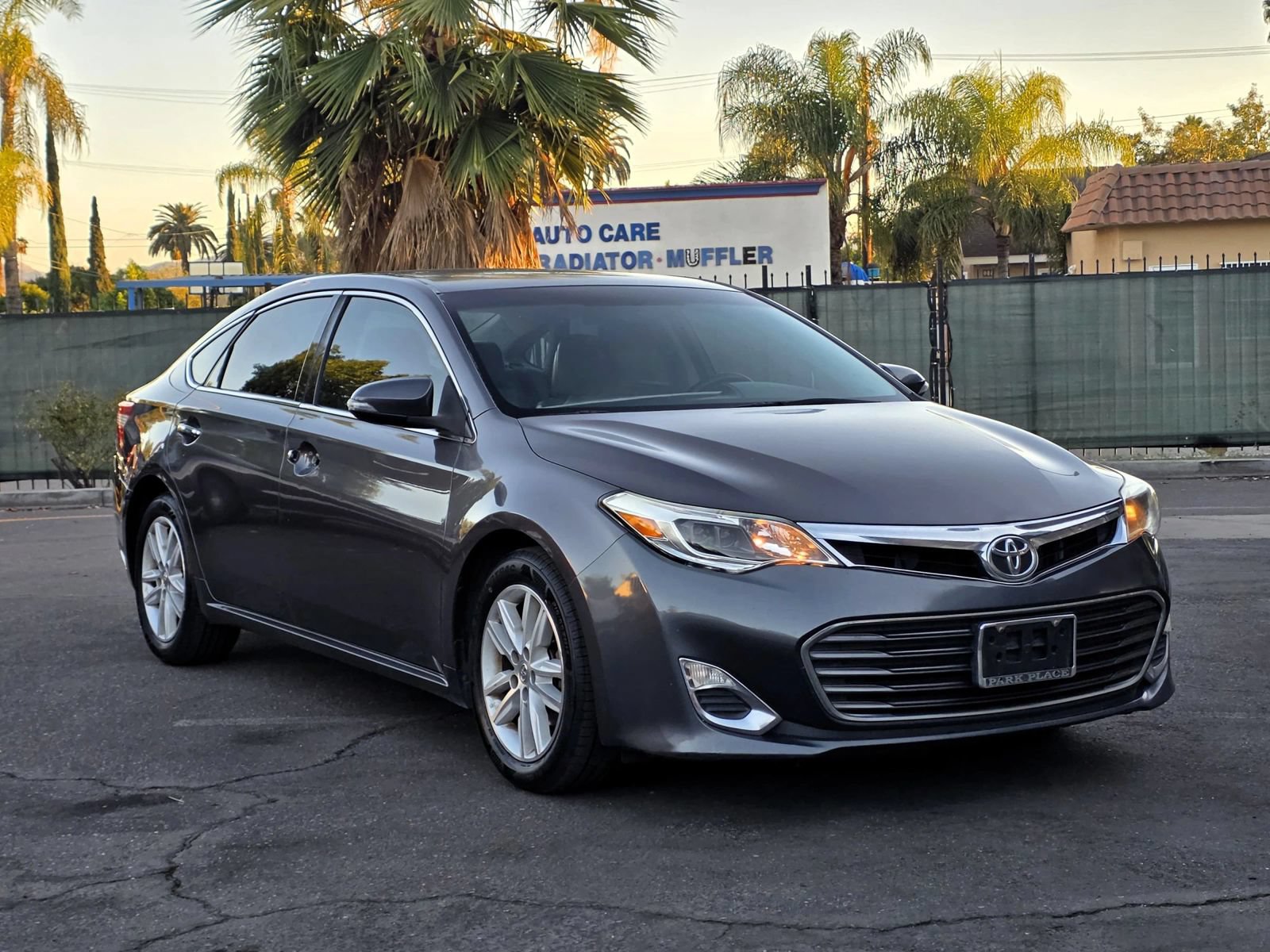Used 2013 Toyota Avalon XLE FWD image 2