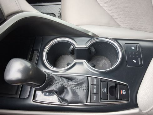 Used 2020 Toyota Camry XSE image 19