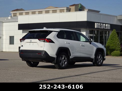 Used 2024 Toyota RAV4 XLE w/ Convenience Package image 7