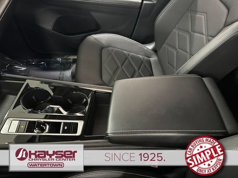 Used 2025 Volkswagen Atlas SE AWD/4WD image 25