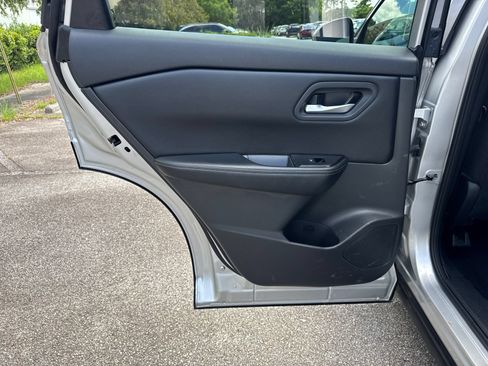 Used 2025 Nissan Rogue SV FWD image 22