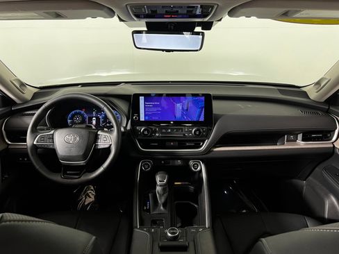 Certified 2025 Toyota Grand Highlander AWD image 29