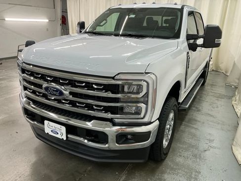 New 2026 Ford F250 XLT w/ XLT Premium Package AWD/4WD image 9
