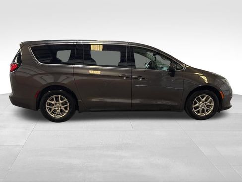 Used 2023 Chrysler Voyager LX image 6
