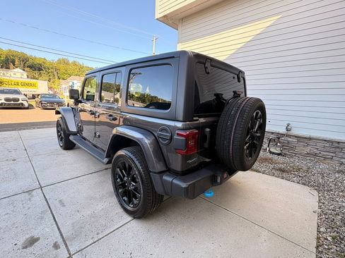 Used 2023 Jeep Wrangler Unlimited Sahara w/ Cold Weather Group AWD/4WD image 10
