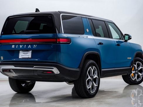 Used 2023 Rivian R1S Launch Edition image 9