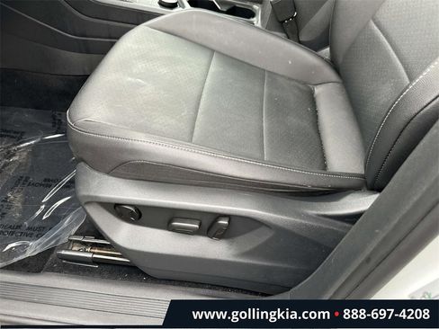 Used 2020 Volkswagen Tiguan SE w/ Panoramic Sunroof Package image 19