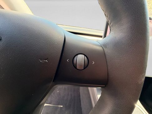 Used 2022 Tesla Model Y Performance AWD/4WD image 25