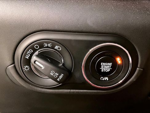 Used 2017 Maserati Levante S AWD/4WD image 29