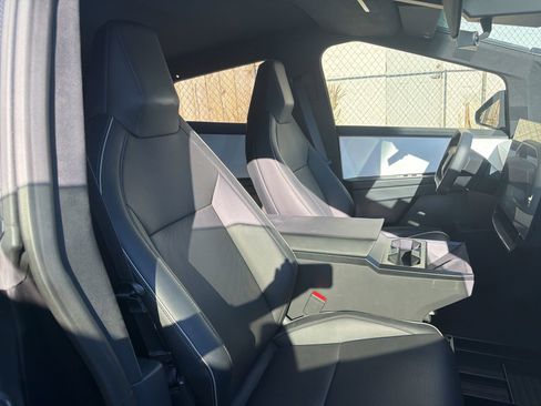 Used 2024 Tesla Cybertruck AWD Crew Cab image 14