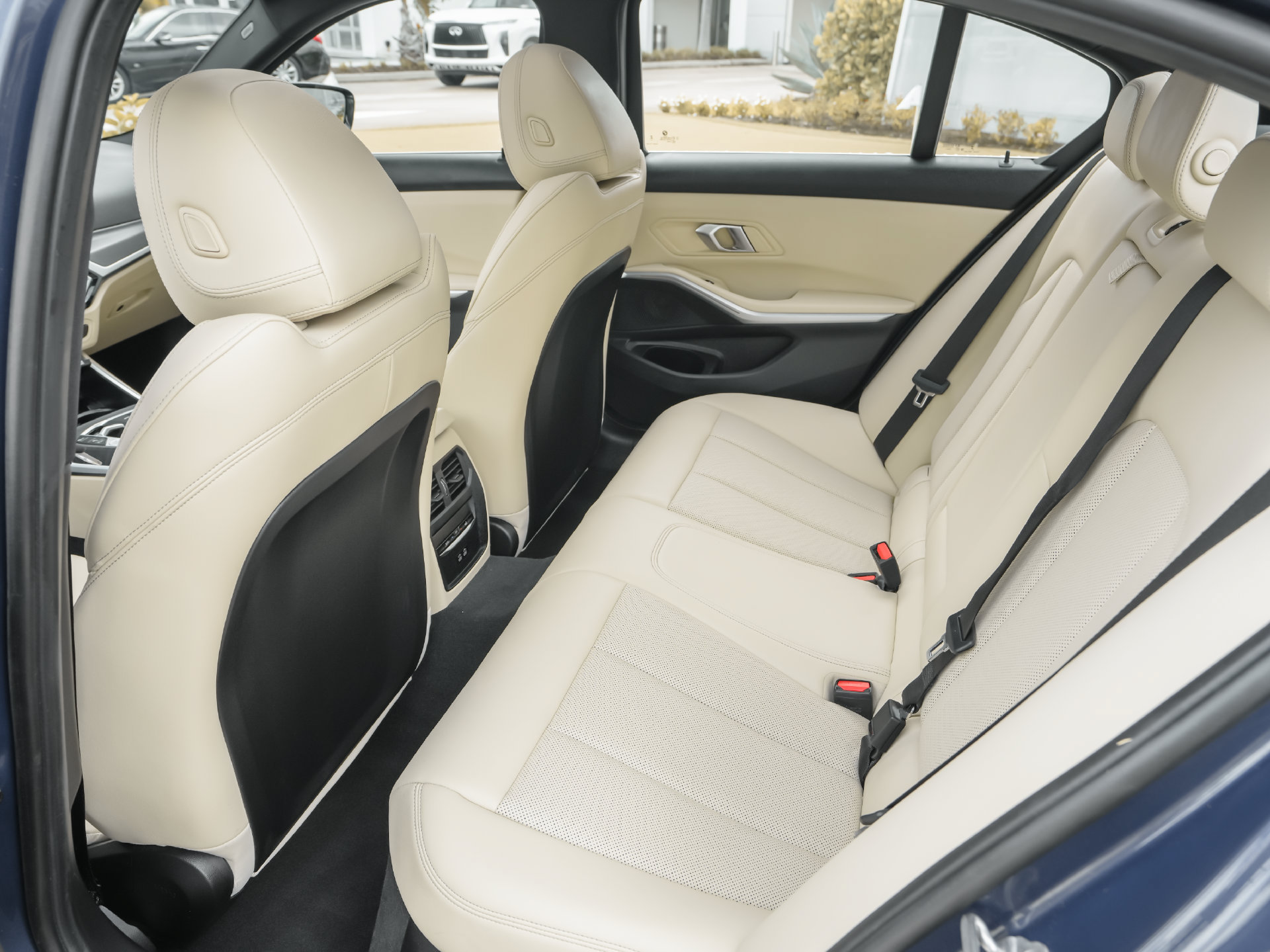 Used 2024 BMW 330i Sedan w/ Convenience Package RWD image 4